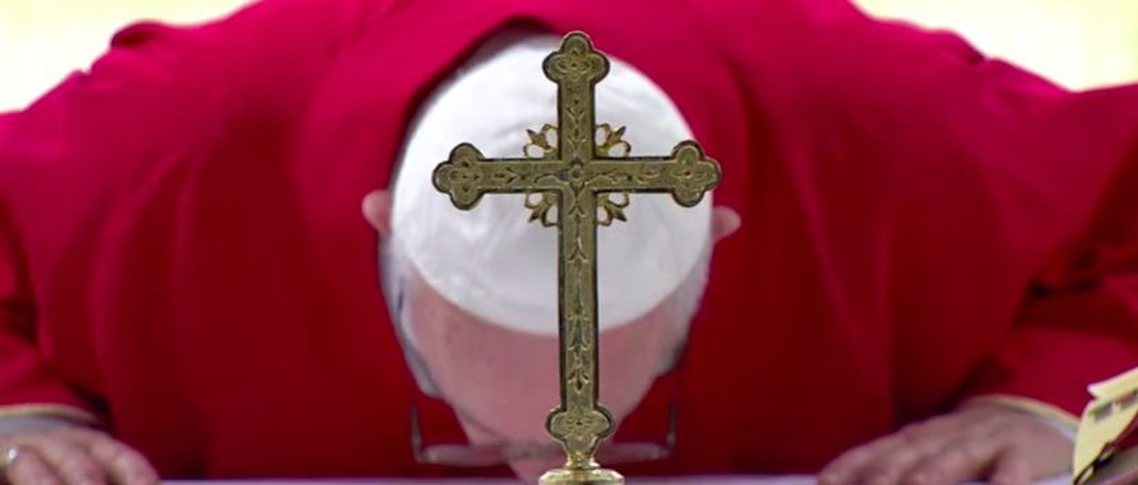 Francisco besó el altar de Santa Marta