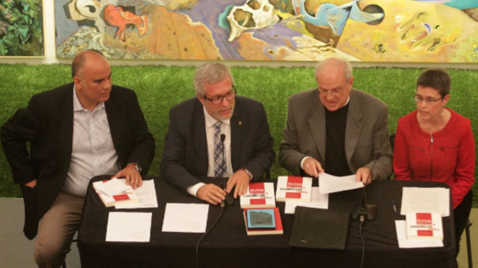 Miquel Barbarà presenta uno de sus libros, en el 2014,