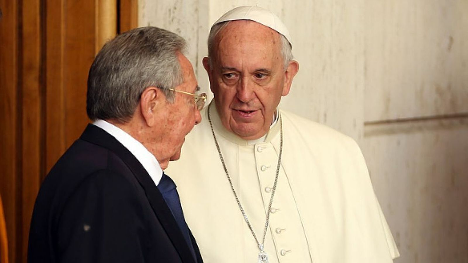 El Papa y Raúl Castro