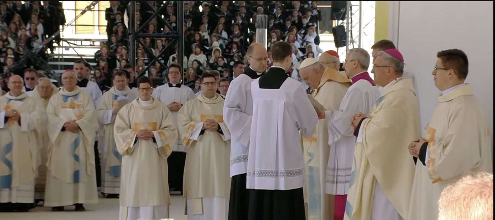 El Papa, al comienzo de la misa