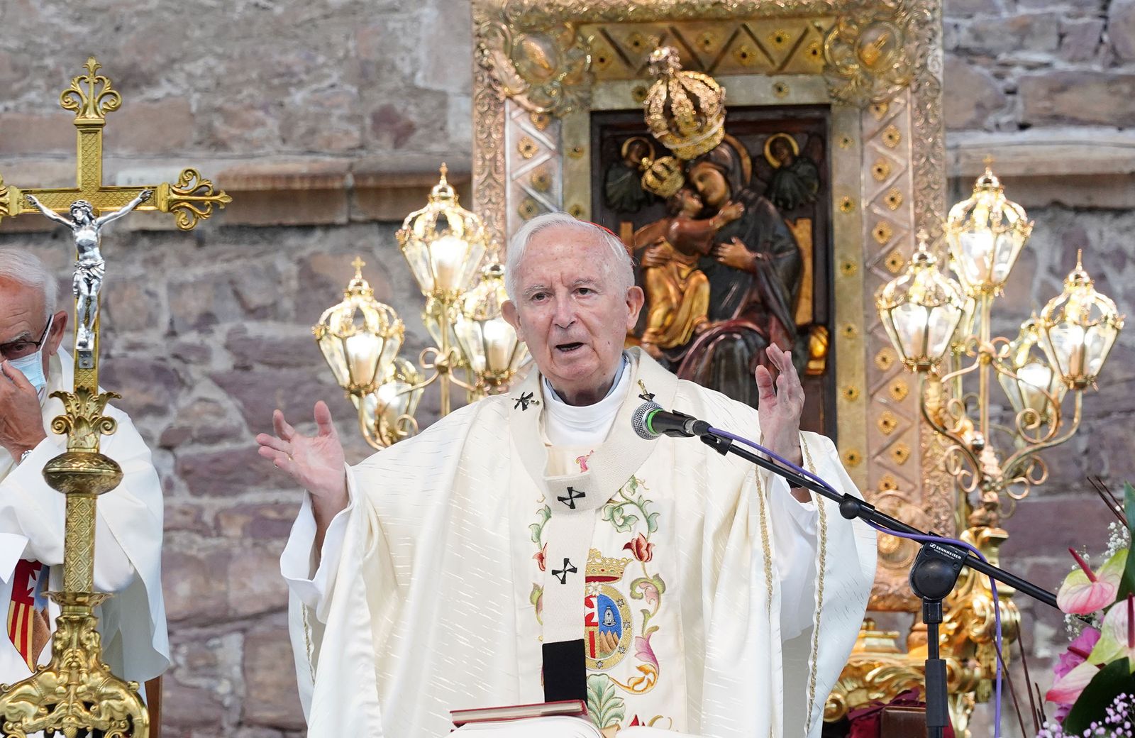 El cardenal Cañizares preside la misa de campaña