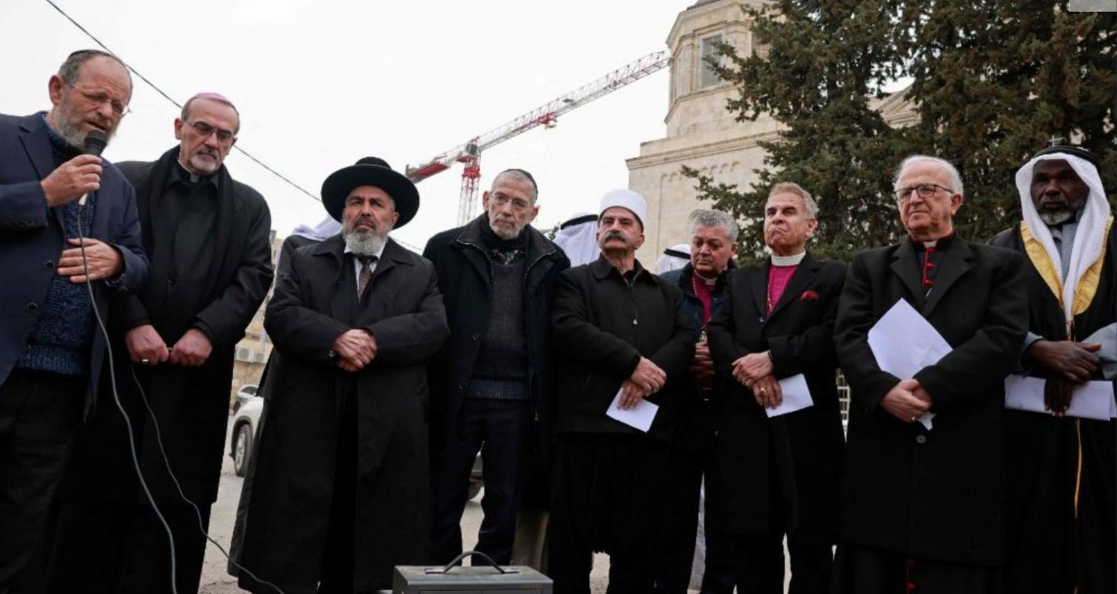 Líderes religiosos rezan por la paz