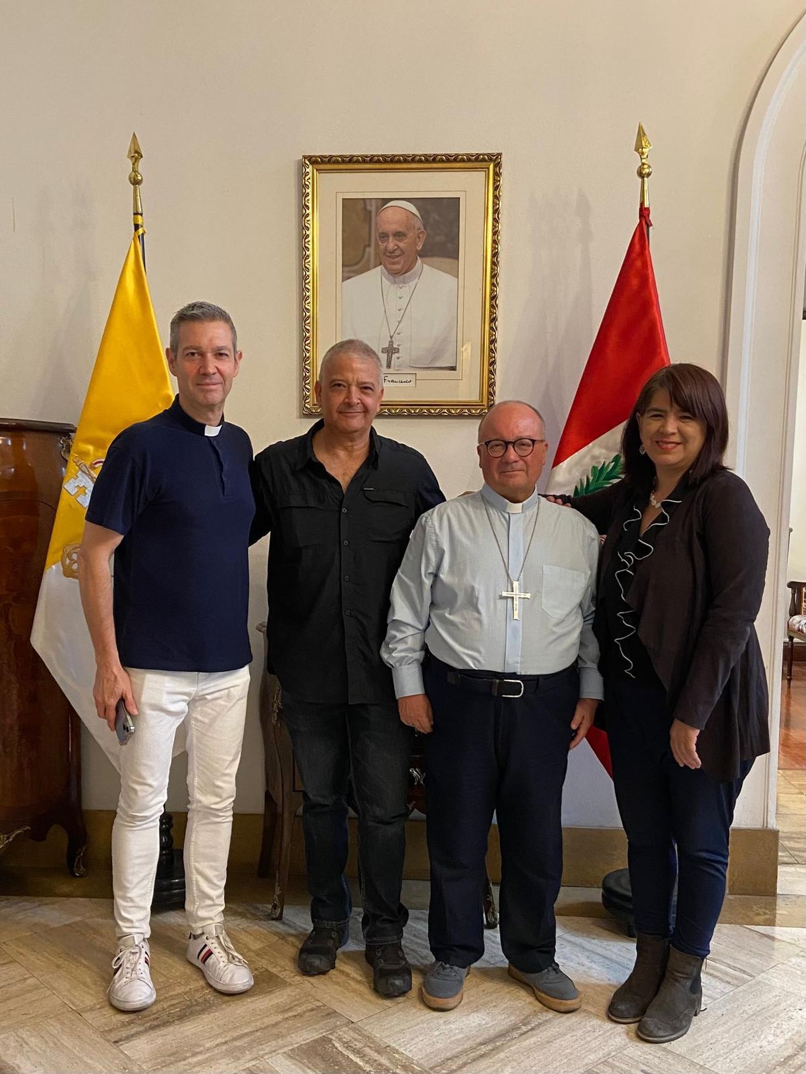 Bertomeu y Sciclina, junto a Paola Ugaz y Pedro Salinas