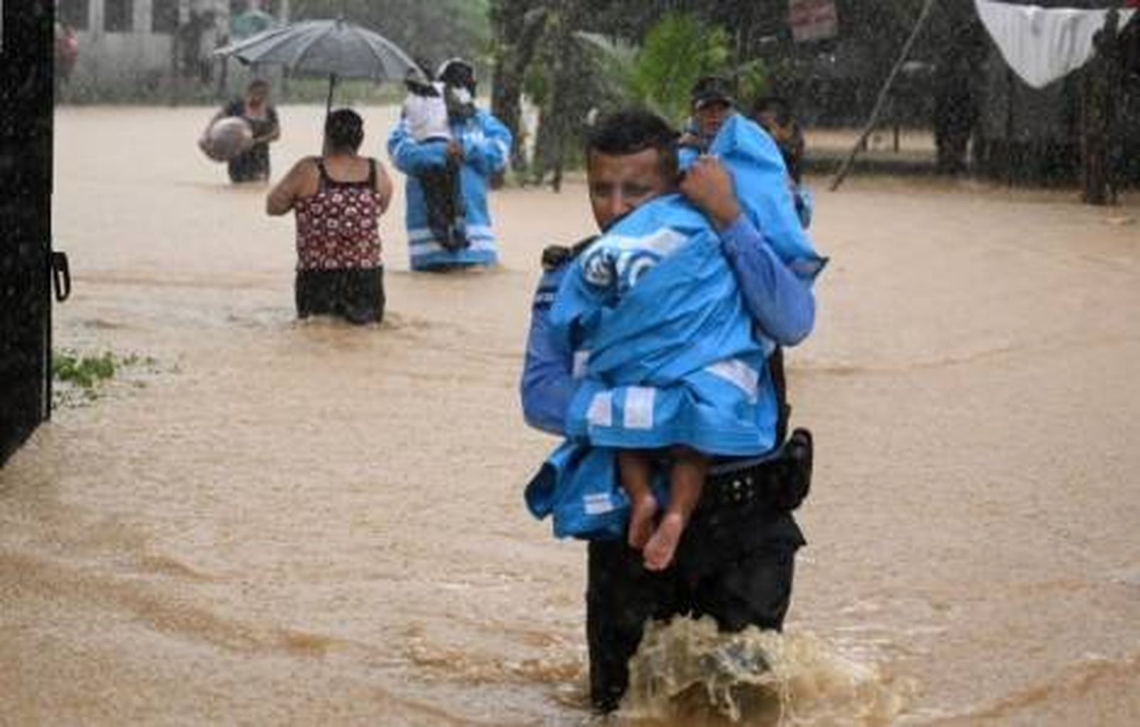 Paisaje tras el paso del huracán Eta por Honduras
