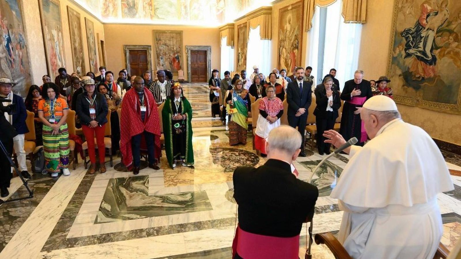 Francisco, ante los delegados del Foro de los Pueblos Indígenas
