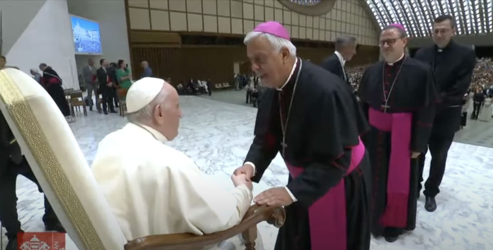 Bernardo Álvarez saluda al Papa