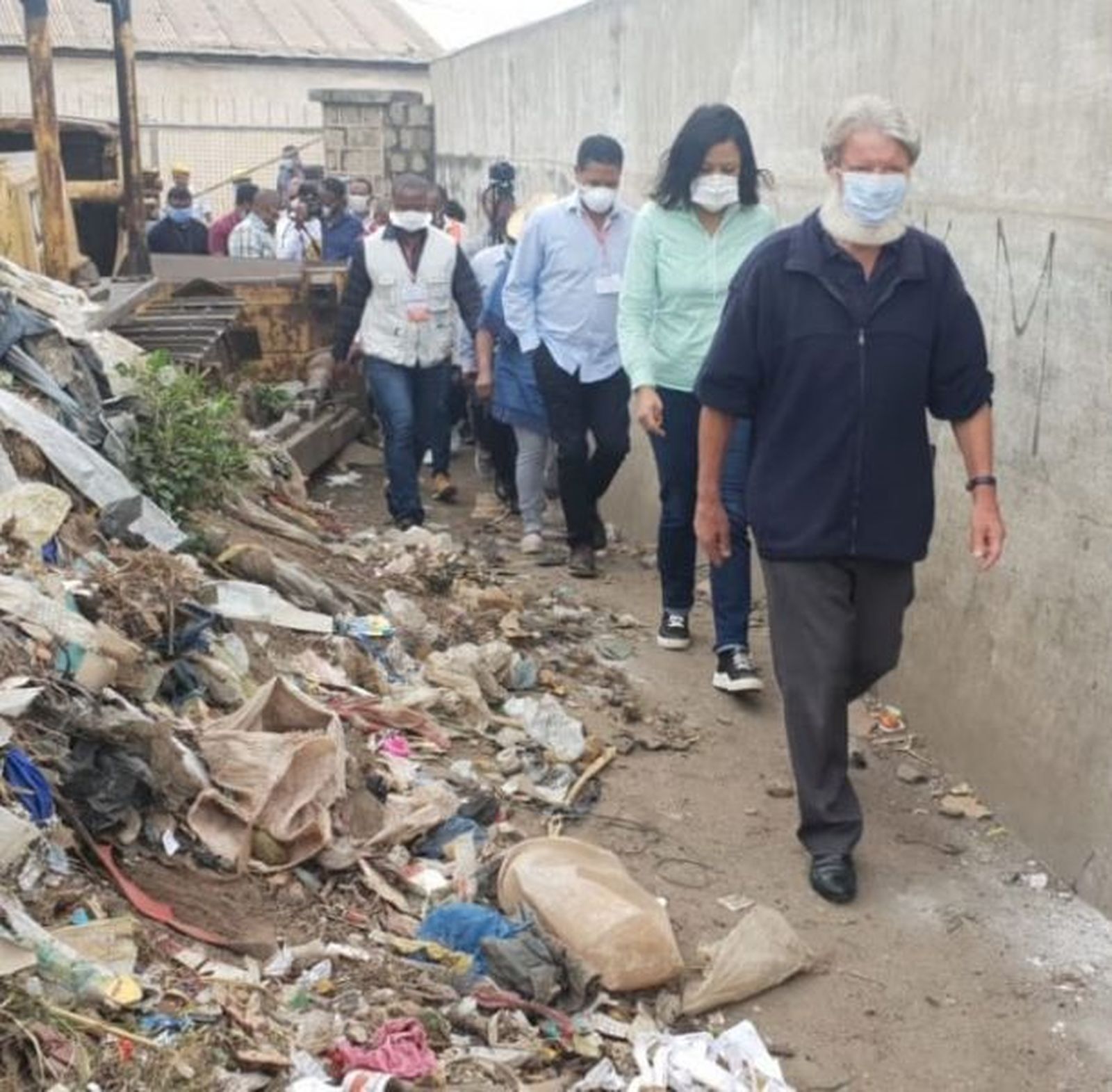 El padre Opeka al frente, ante la emergencia