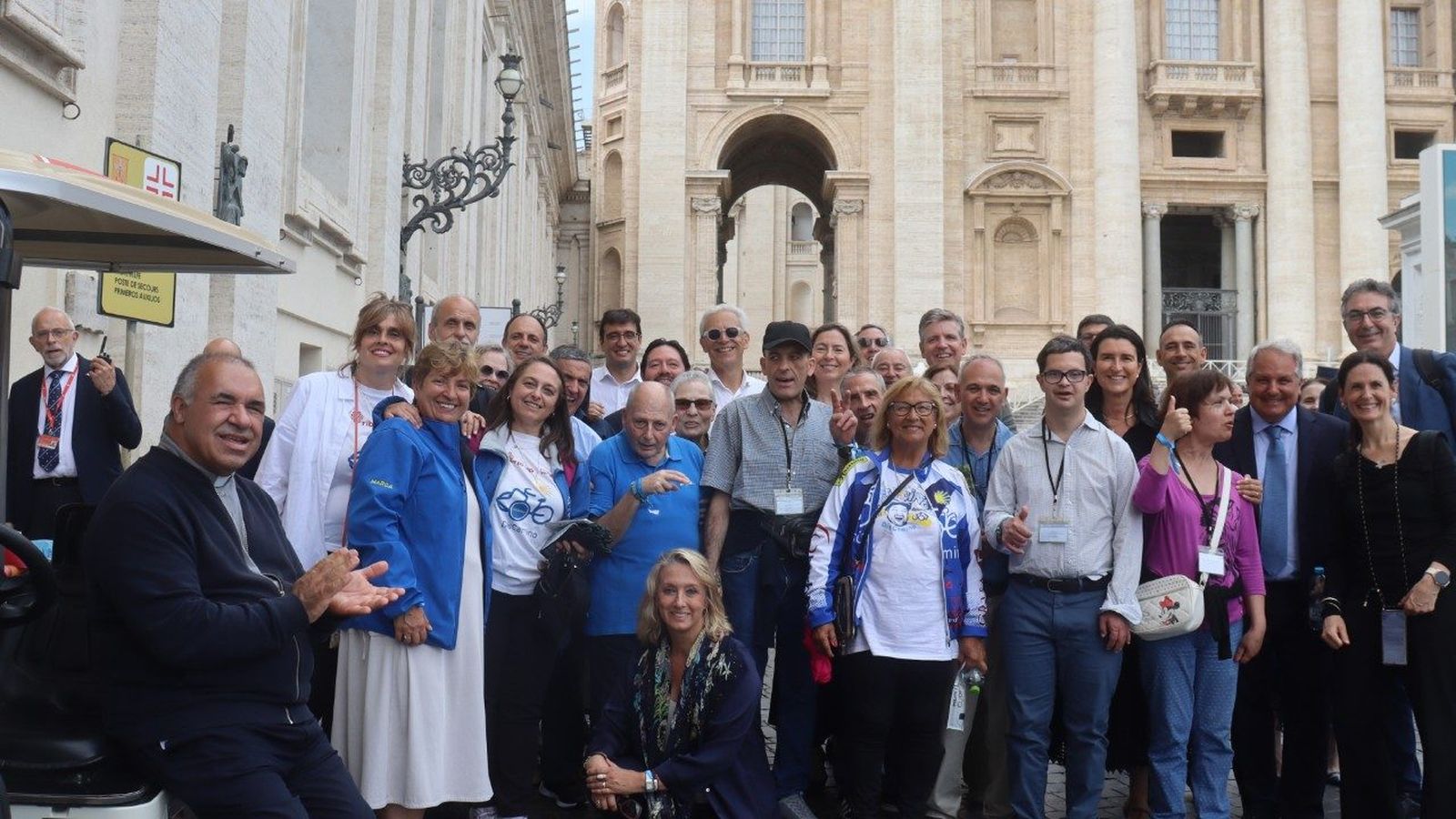 Miembros de DisCamino en la Plaza de San Pedro