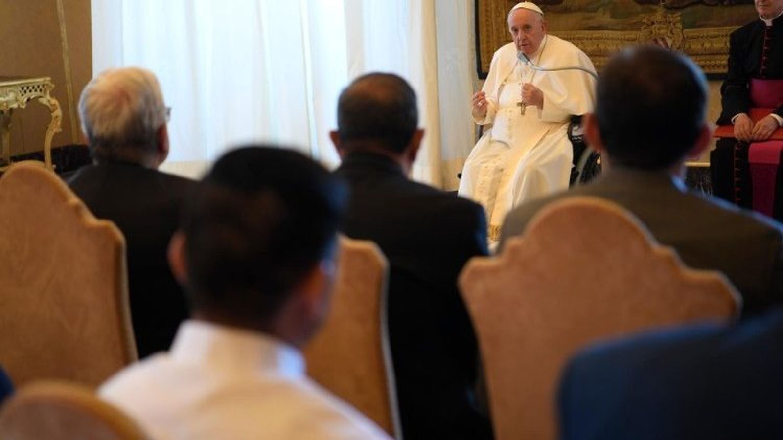Francisco en audiencia con la Sociedad de San Pablo