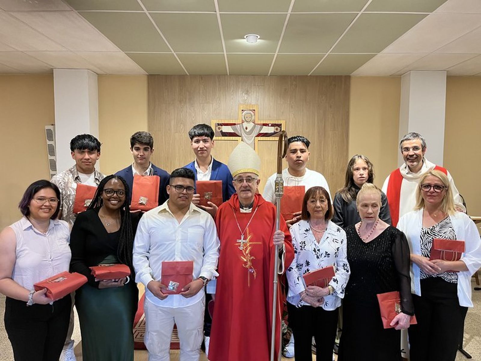 El obispo Cristau, en unas confirmaciones