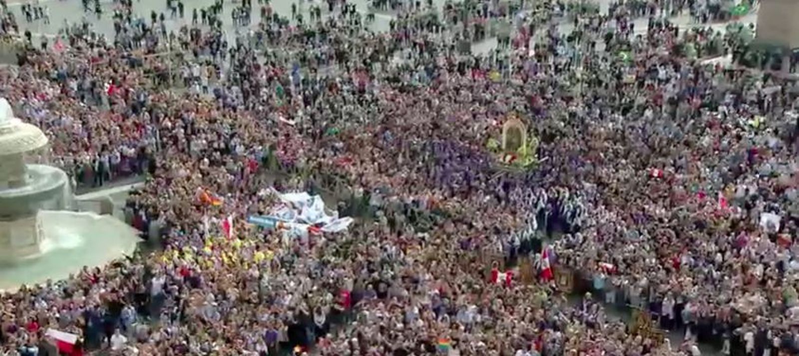 Miles de fieles en el Angelus de hoy