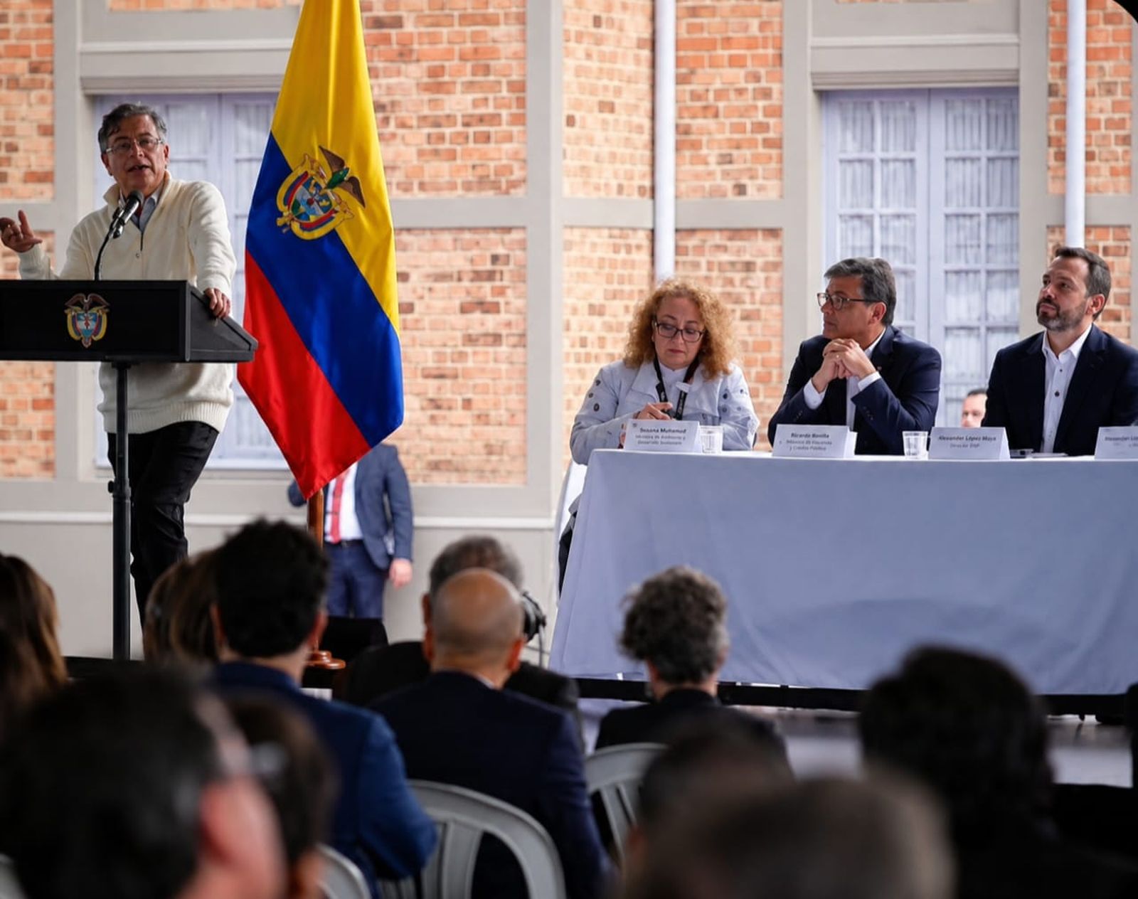 Petro hablando de Jesucristo y Maria Magdalena