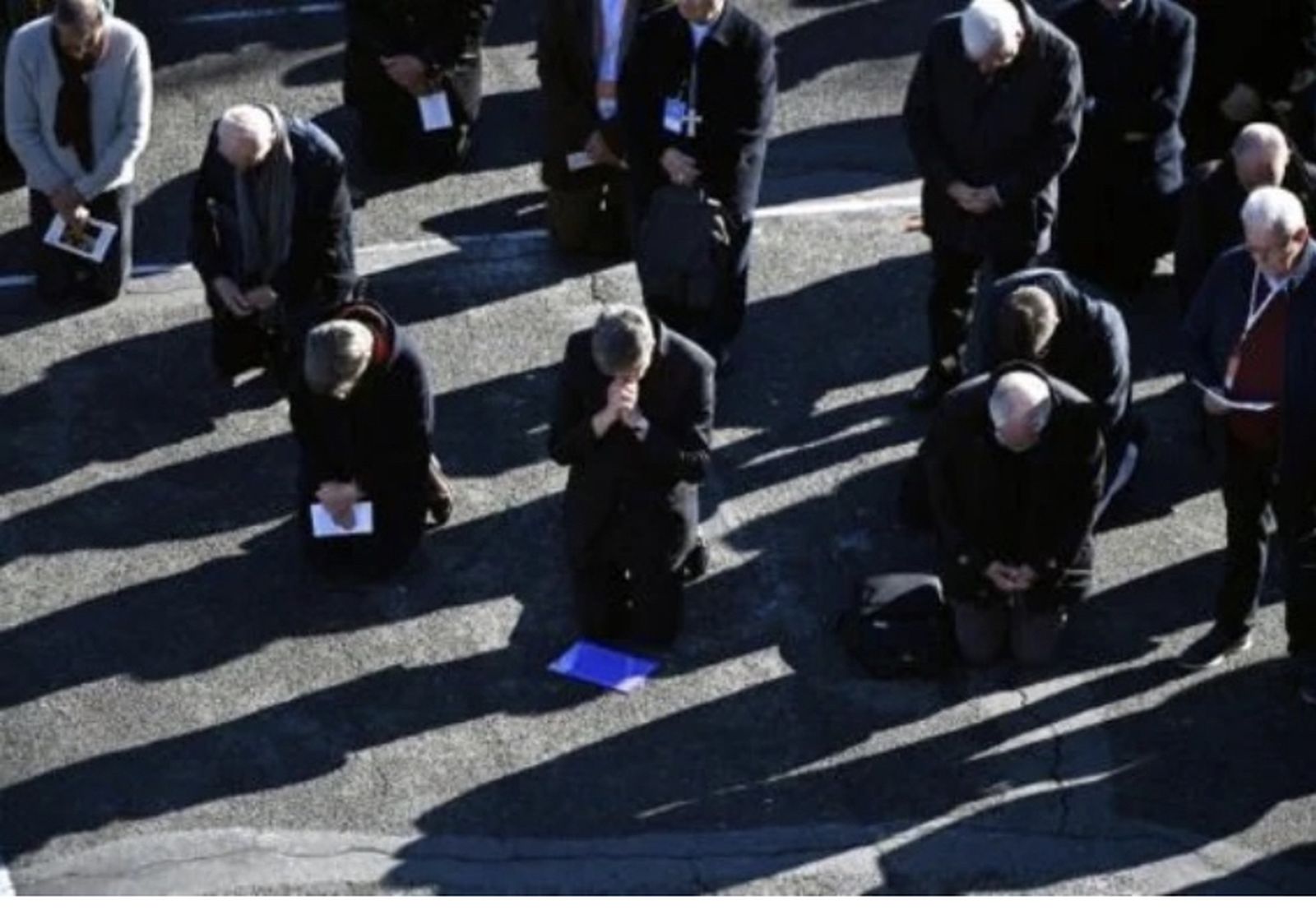 El clero francés reza en Lourdes por las víctimas de abusos