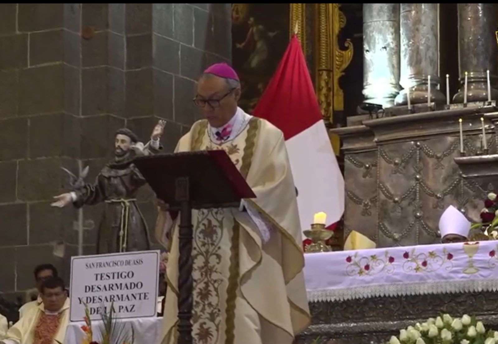 Monseñor Lizardo Estrada en el Encuentro Nacional de Comunicadores Católicos, Cuzco. Perú.