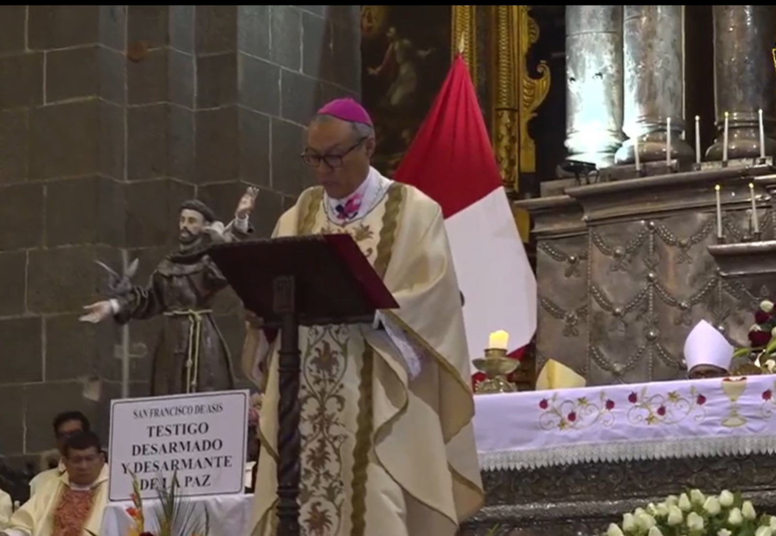 Monseñor Lizardo Estrada en el Encuentro Nacional de Comunicadores Católicos, Cuzco. Perú.