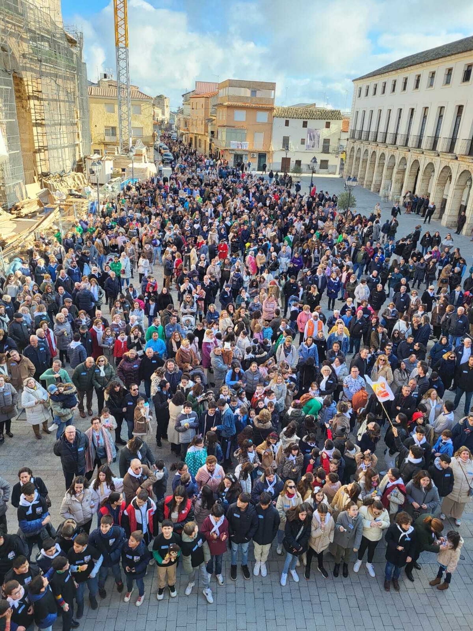 Los niños encabezan la marcha vecinal de Yepes en defensa de la Colegiata