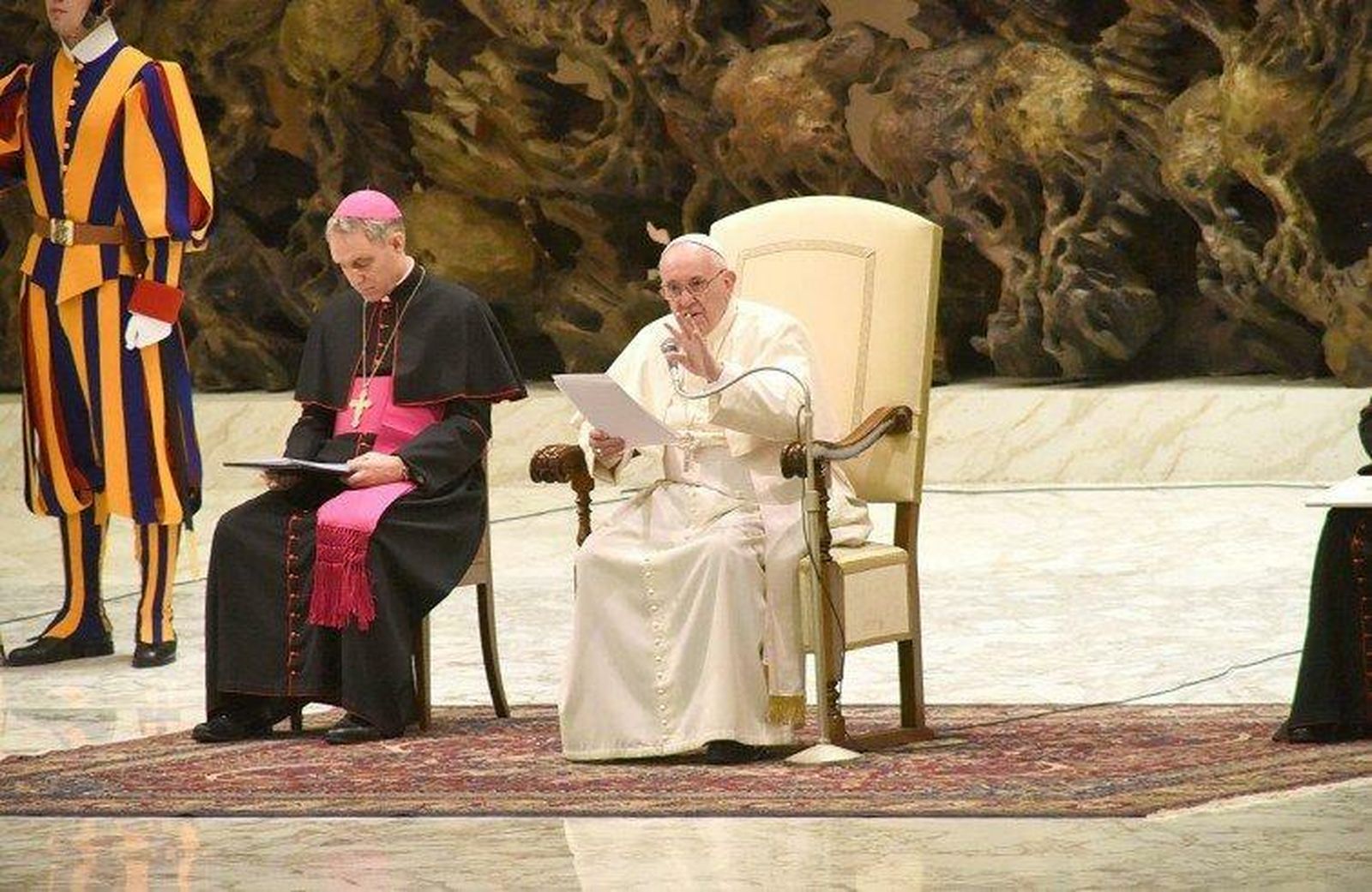 El Papa y Gänswein, durante una audiencia general