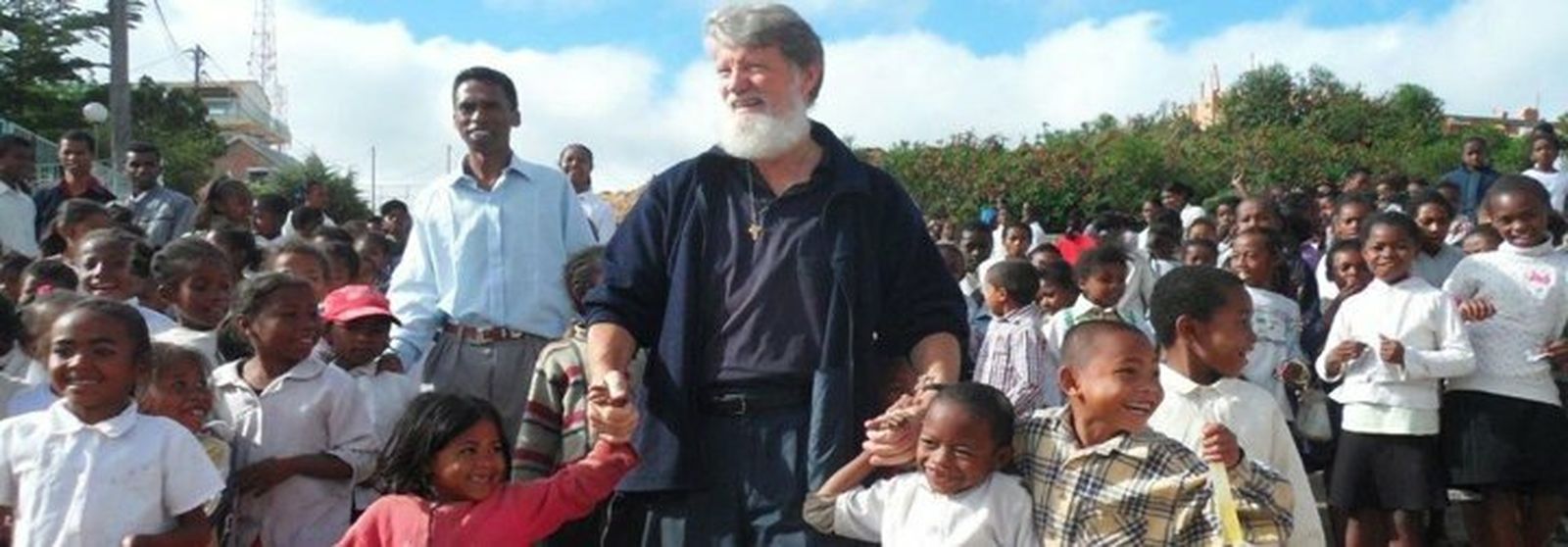 Padre Opeka, el 2albañil de Dios2