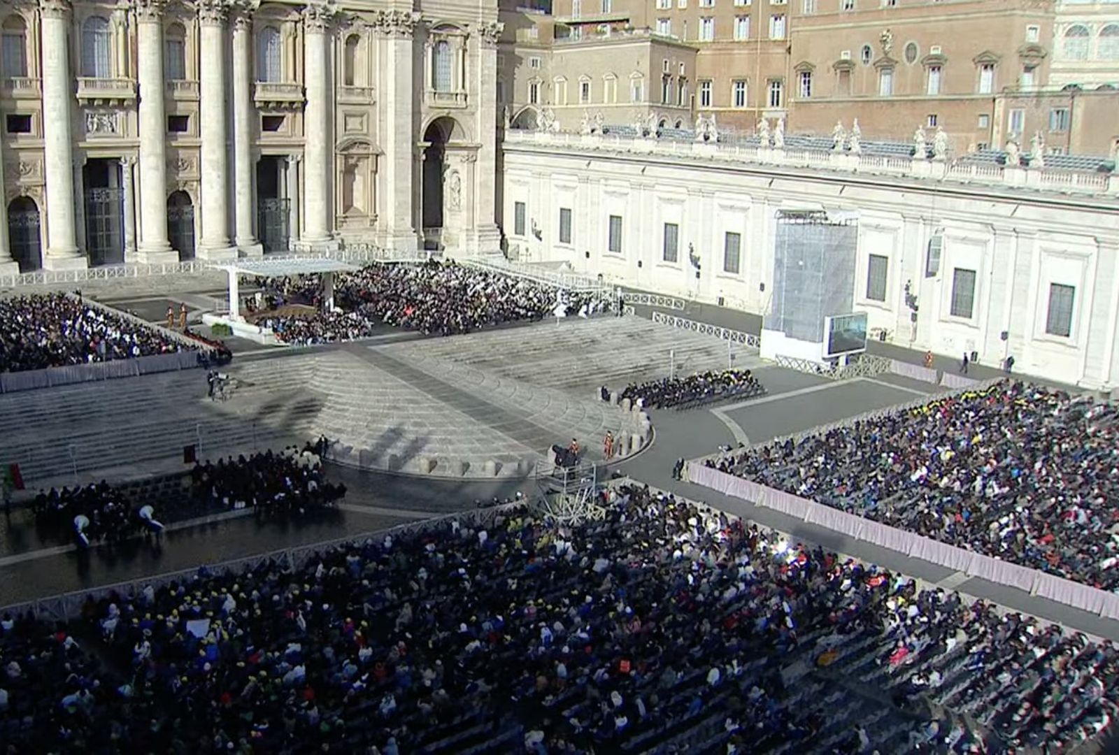 La plaza de san Pedro durante la audiencia general
