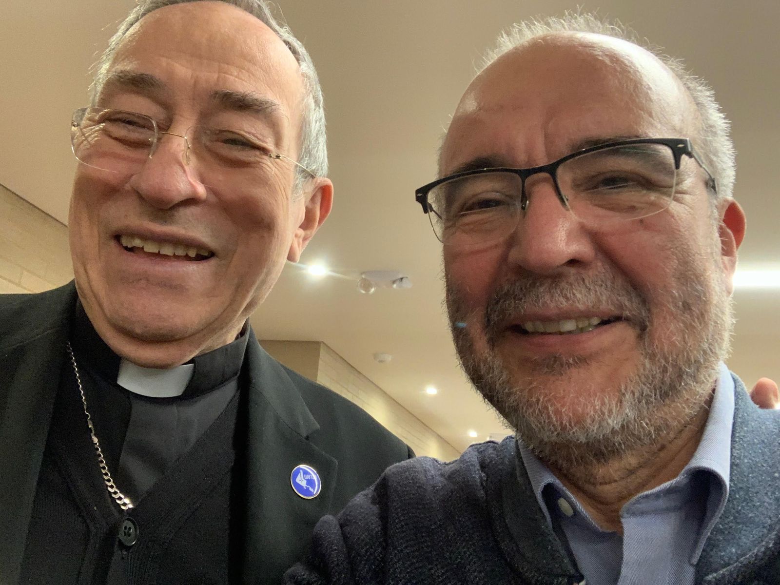 Cardenal Rodríguez Maradiaga con Guillermo Sandoval trabajando para el III Congreso de DSI
