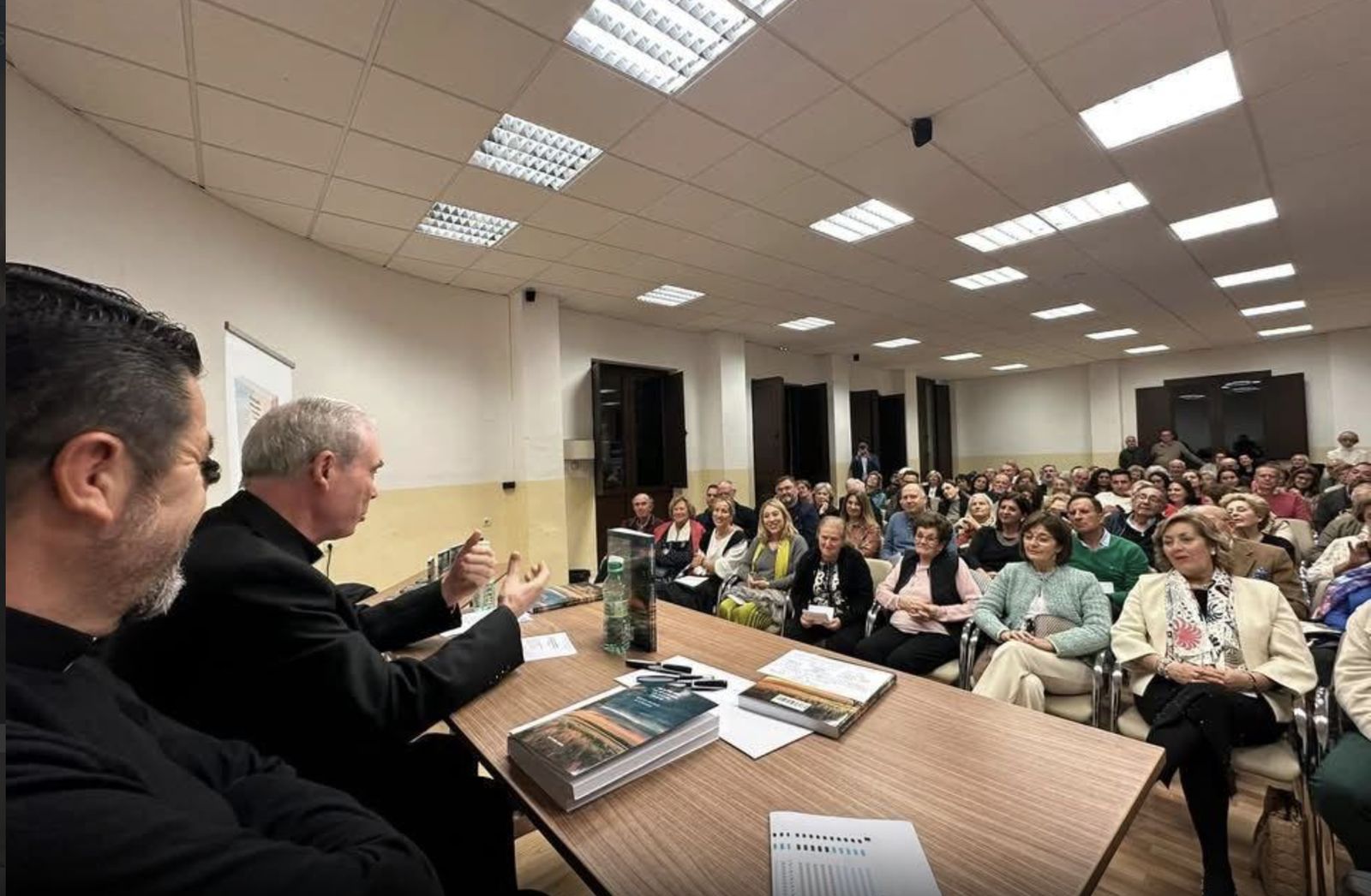 El cura Pepe, en la presentación de su libro