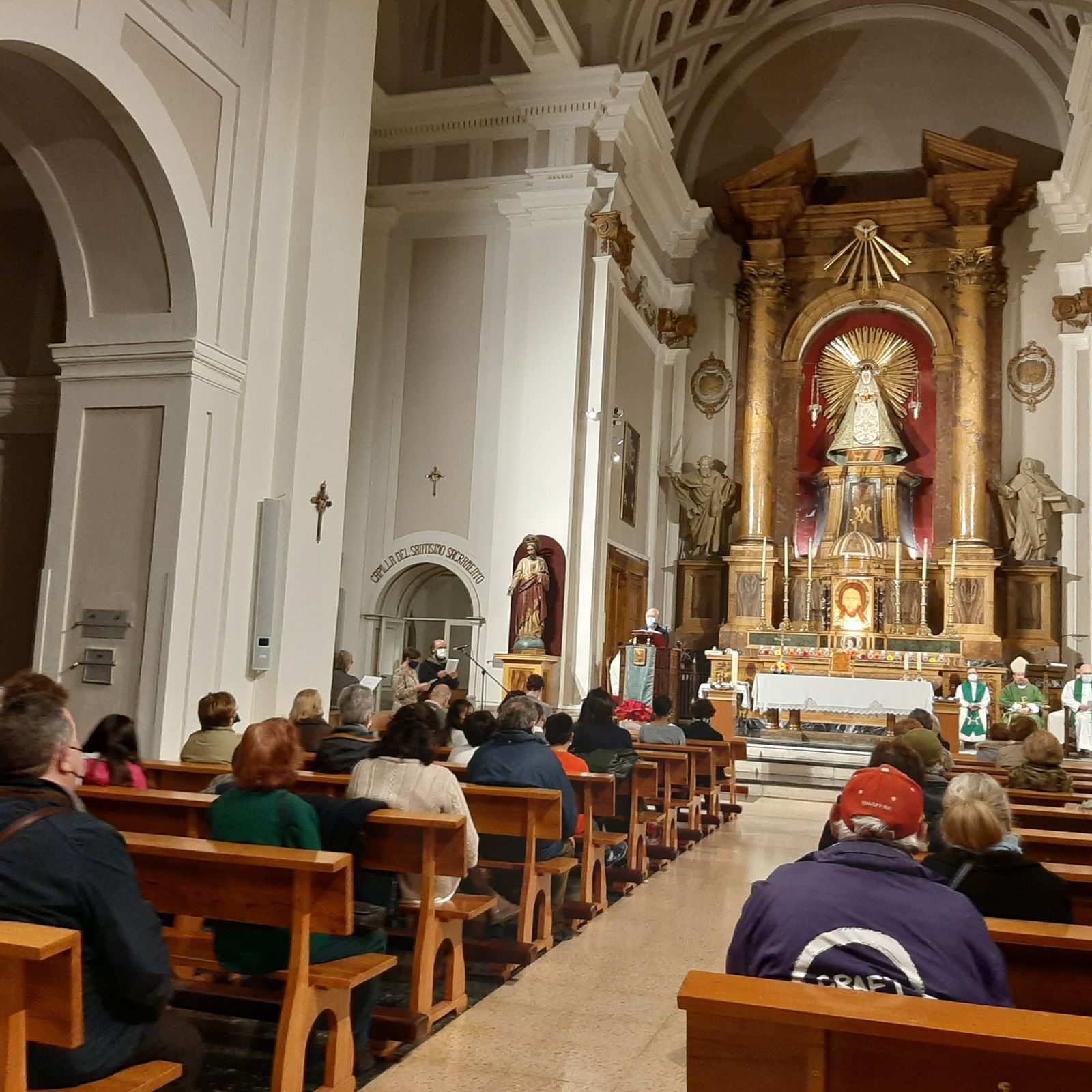 Misa por las personas sin hogar en la iglesia de las Maravillas