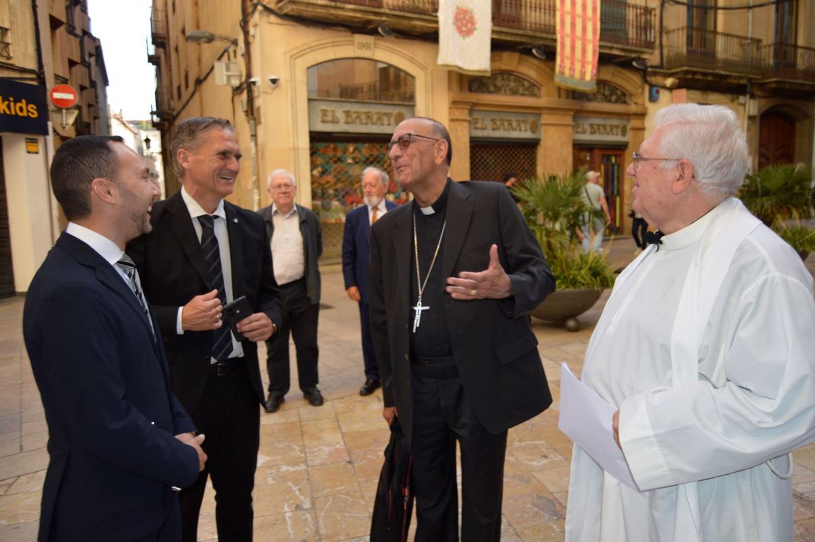 Cardenal Omella, en el centro