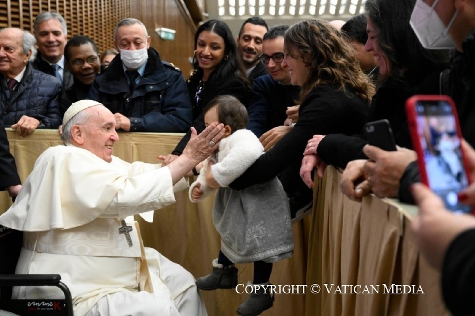 El Papa saluda a los empleados del Vaticano