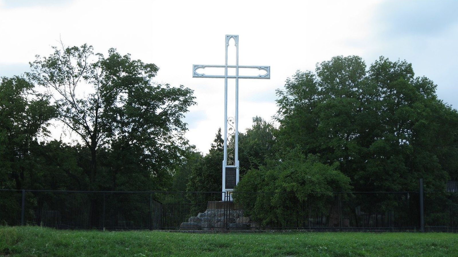 Cruz de San Bruno en Giżycko. Poloni.