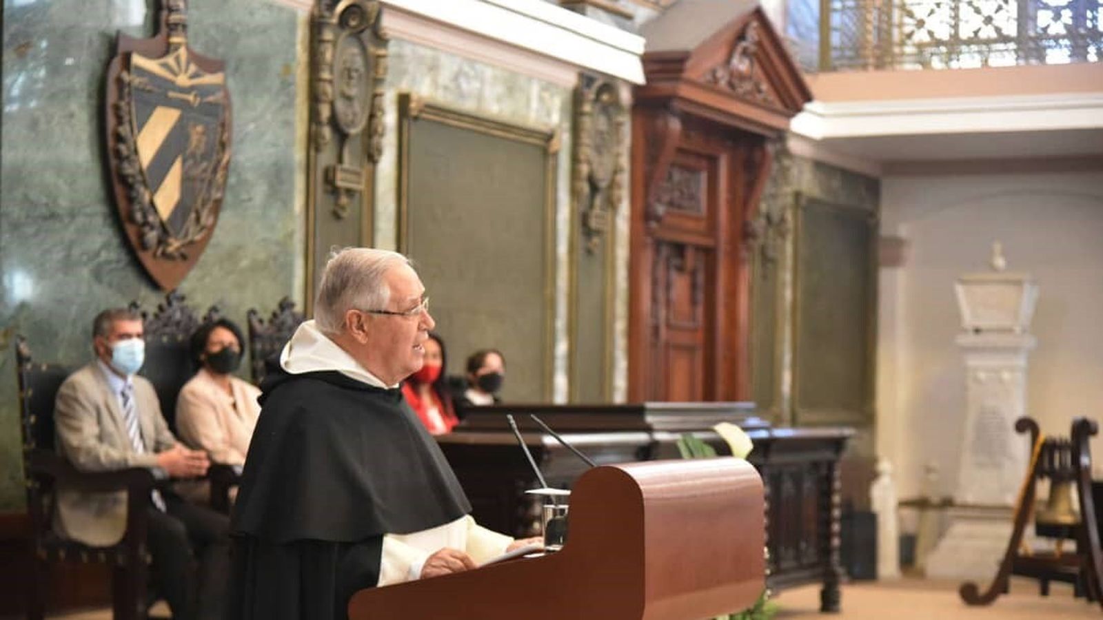 Manuel Uña en la ceremonia por el aniversario 293 de la Universidad de La Habana