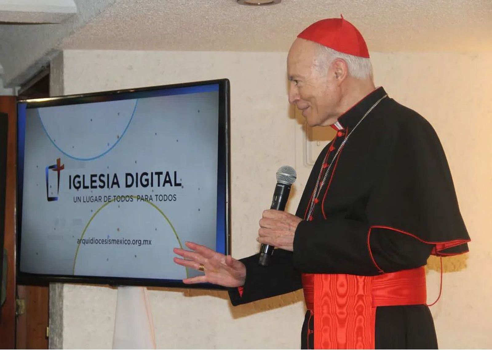 Cralos Aguiar presenta la app Iglesia Digital