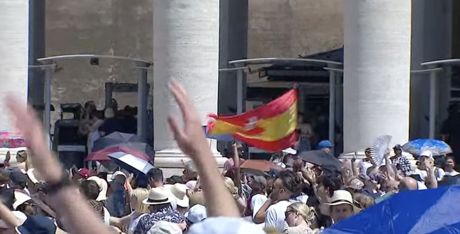 Bandera de España en el ángelus