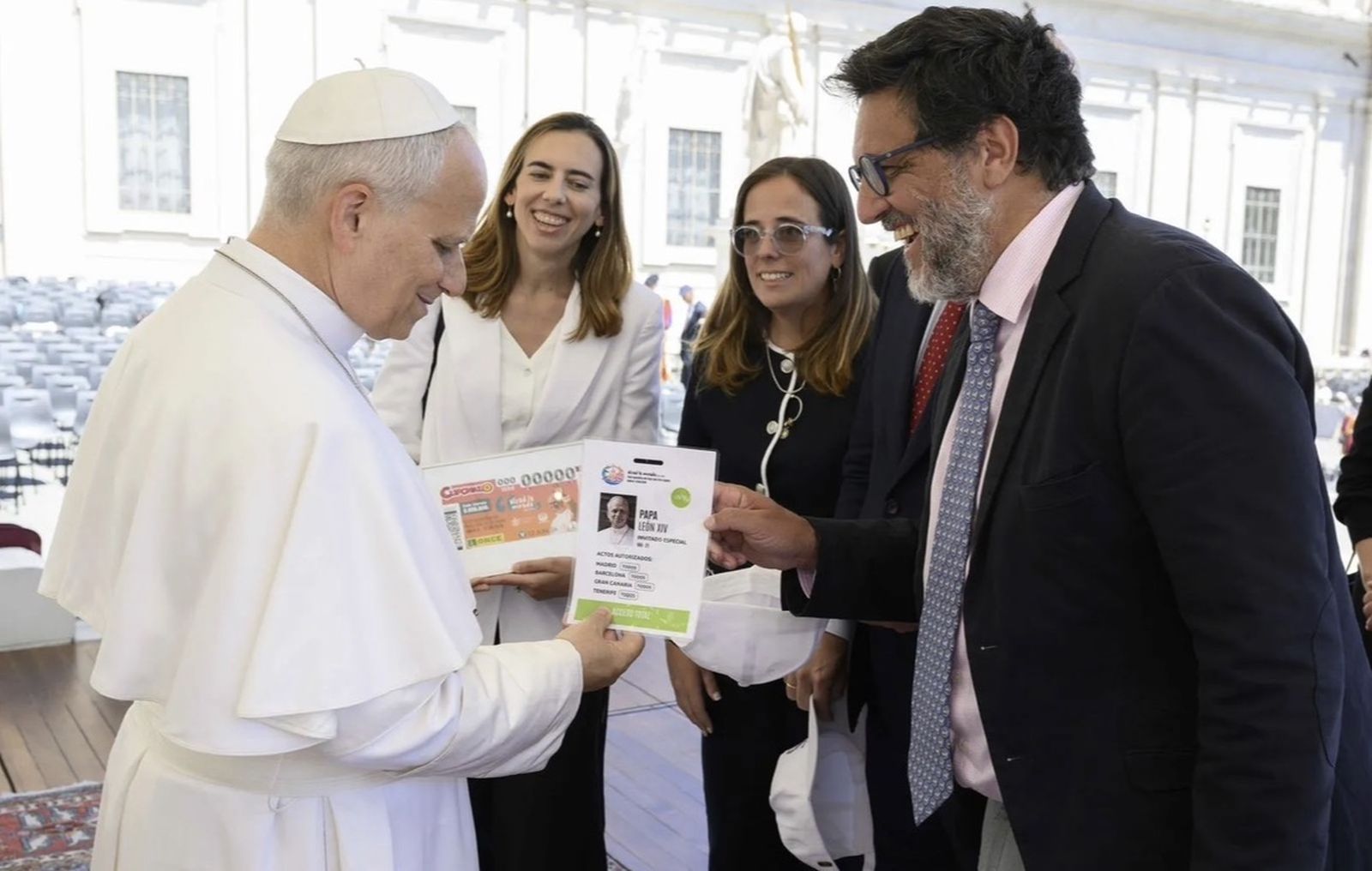 El Papa recibe su acreditación