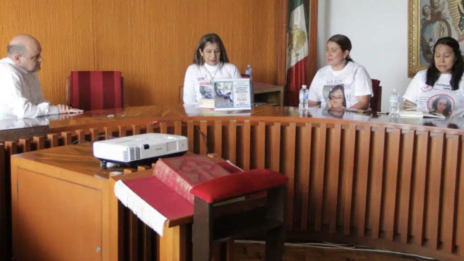 Monseñor Acero, con las madres buscadoras