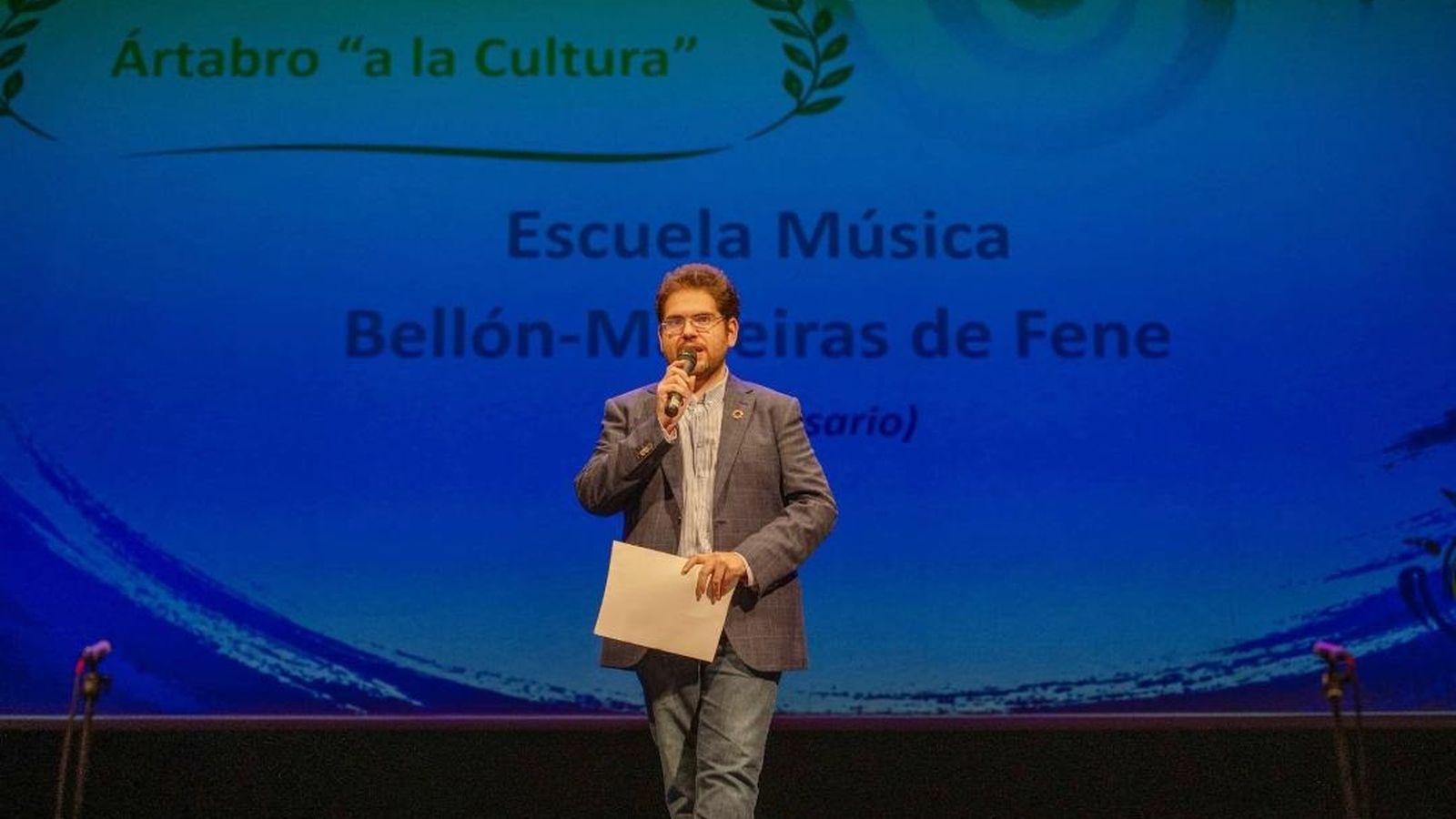 Joaquin Enríquez Díaz presentador de los premios artabros