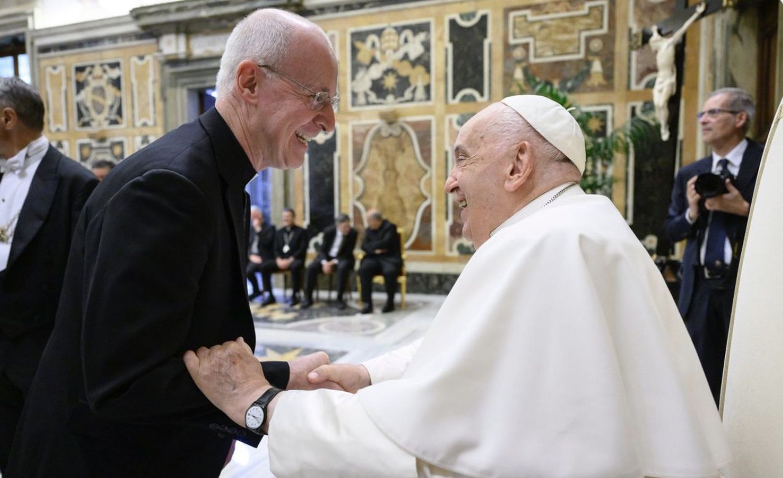 El Papa y James Martin