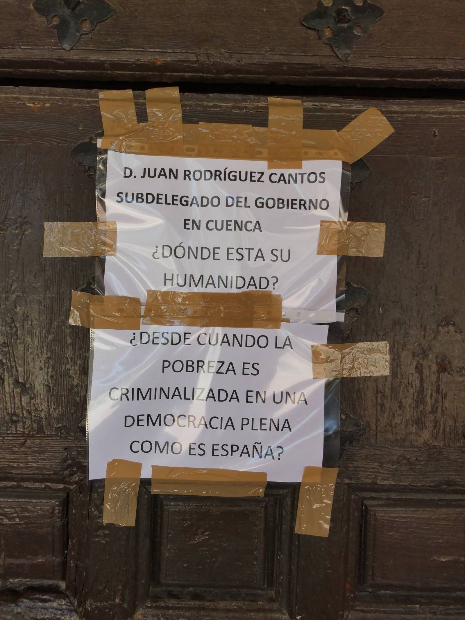 "Se pone en su conocimiento": Sin hogar, y sancionado por la autoridad