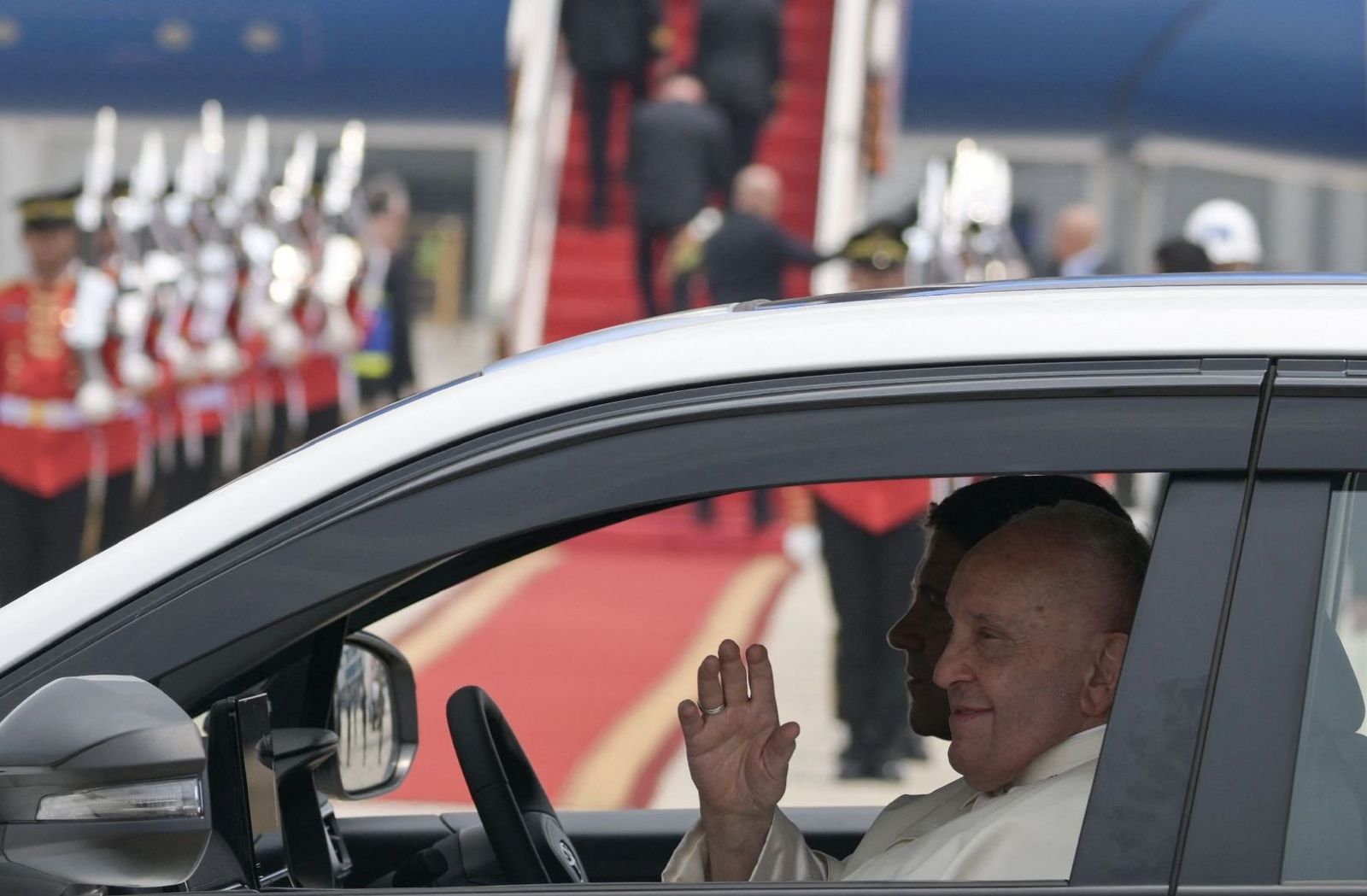 Llegada de Francisco a Indonesia