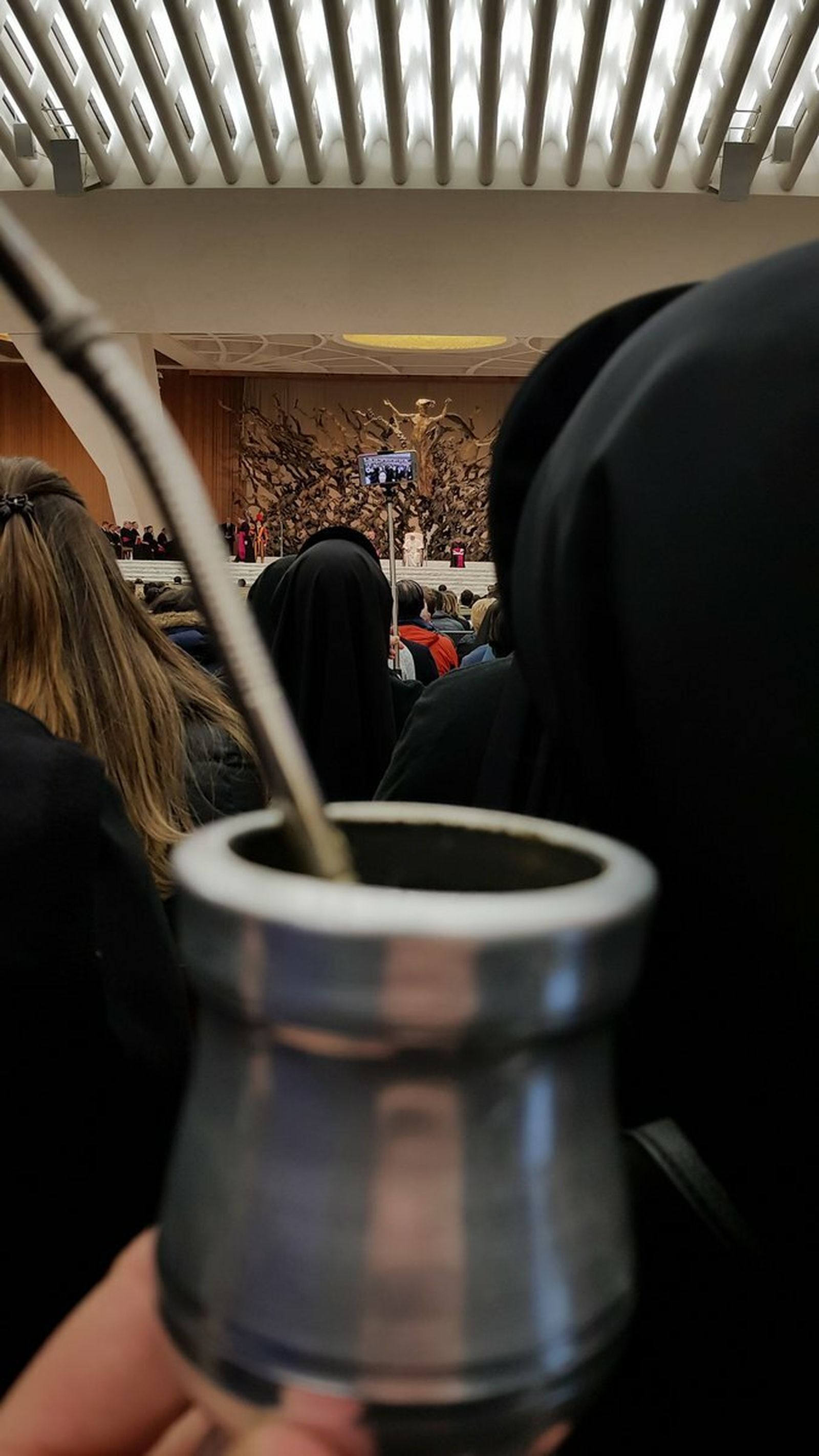 El Papa toma mate en la audiencia