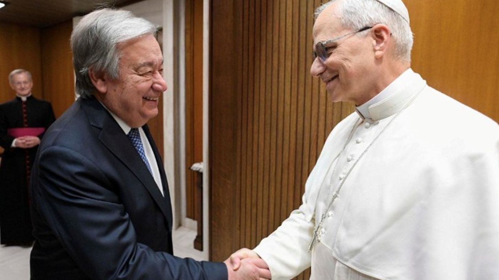 Secretario General de la OEA, Antonio Guterres, y el Papa Léon XIV. La humanidad no está condenada a la violencia. Tiene la capacidad de elegir la paz.