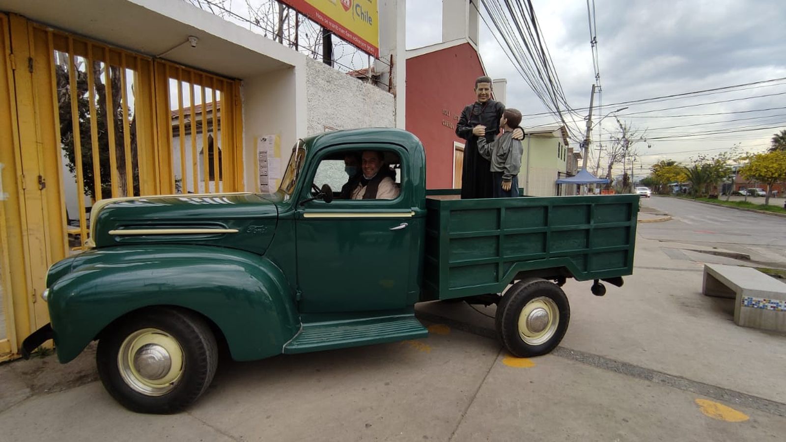 La camioneta verde del padre Hurtado