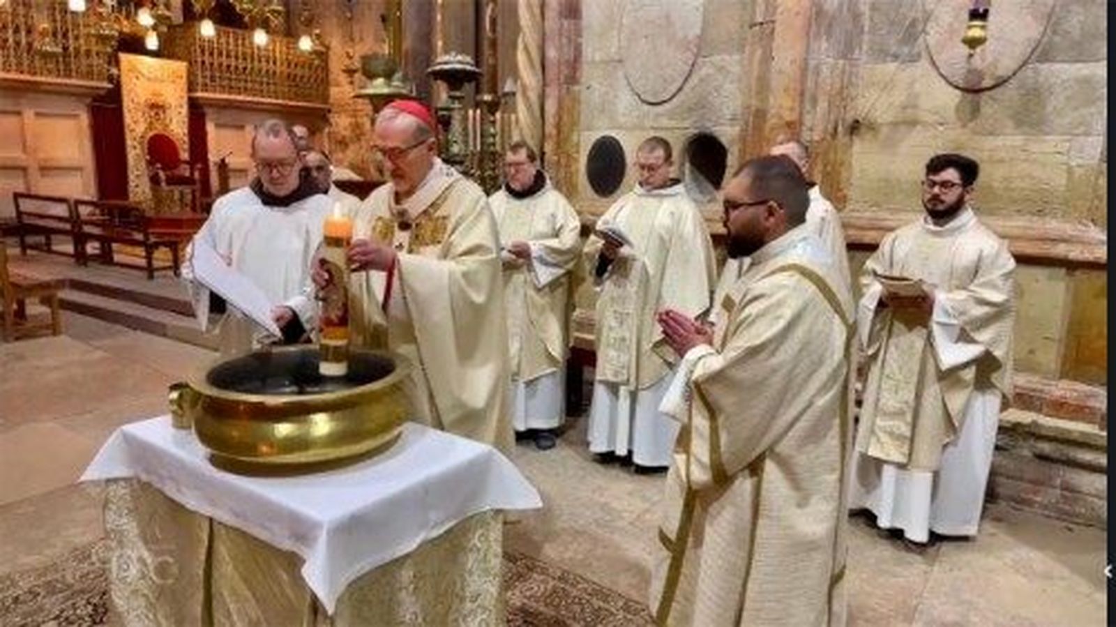 Pizzaballa, durante la Vigilia Pascual