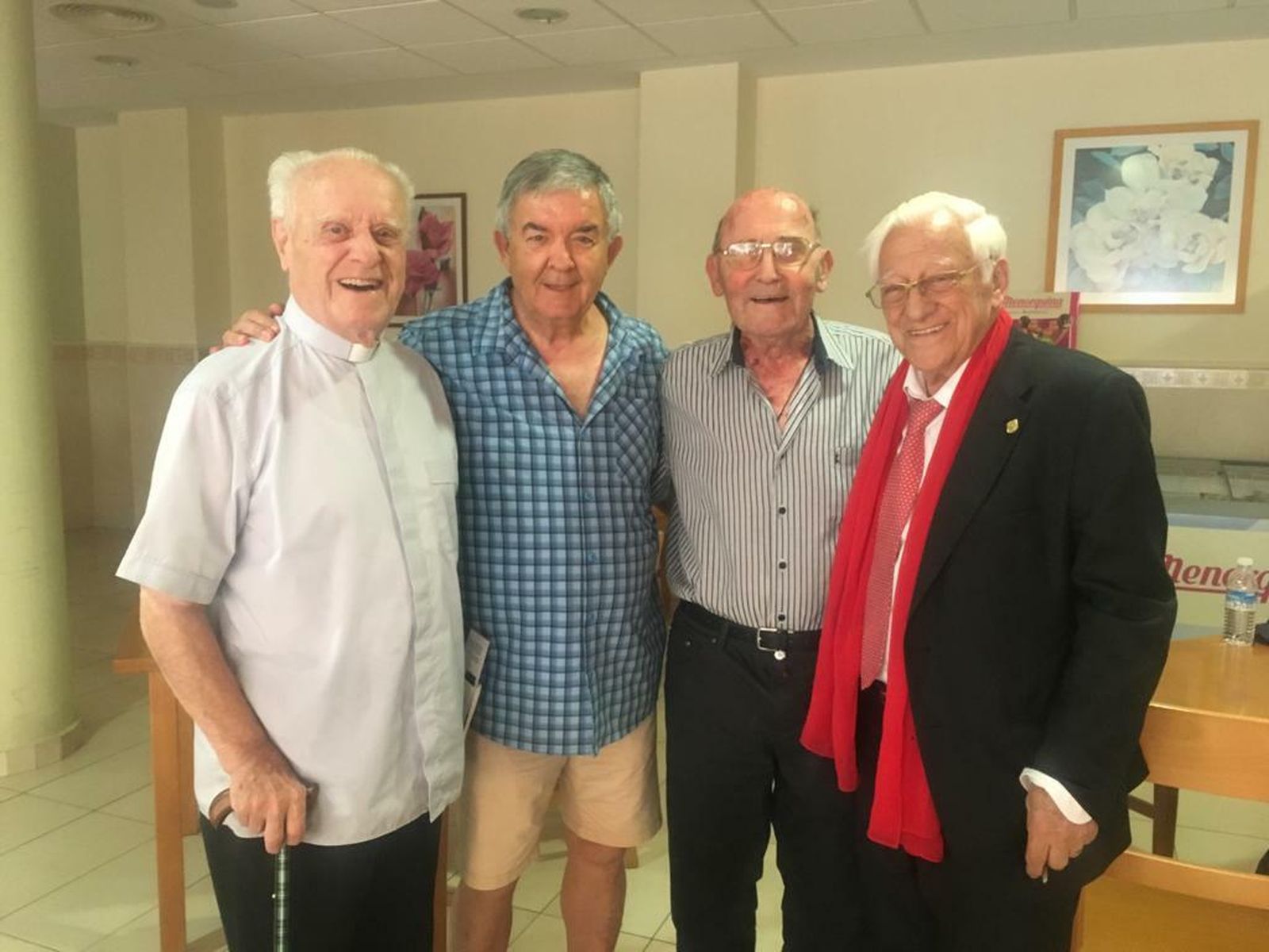 Buxarrais, sacerdotes y Padre Ángel