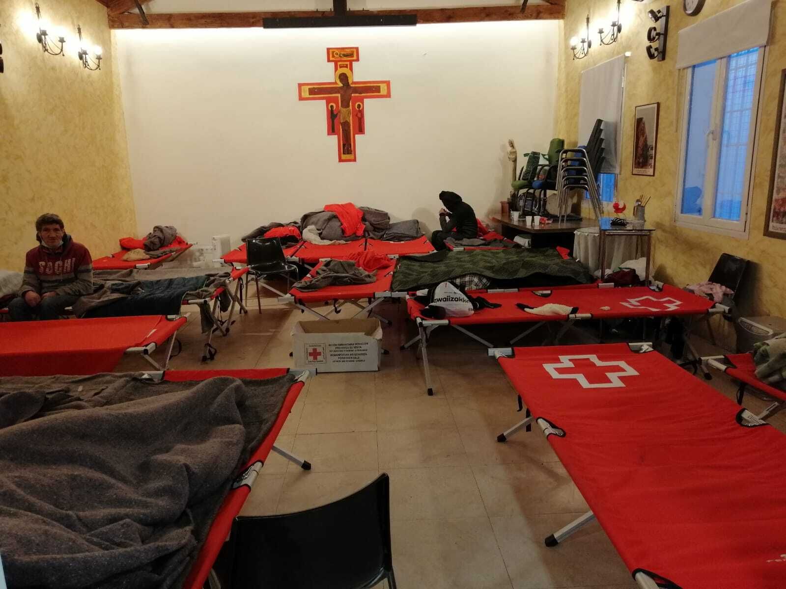 La parroquia, acogiendo a vecinos de La Cañada durante el paso de Filomena