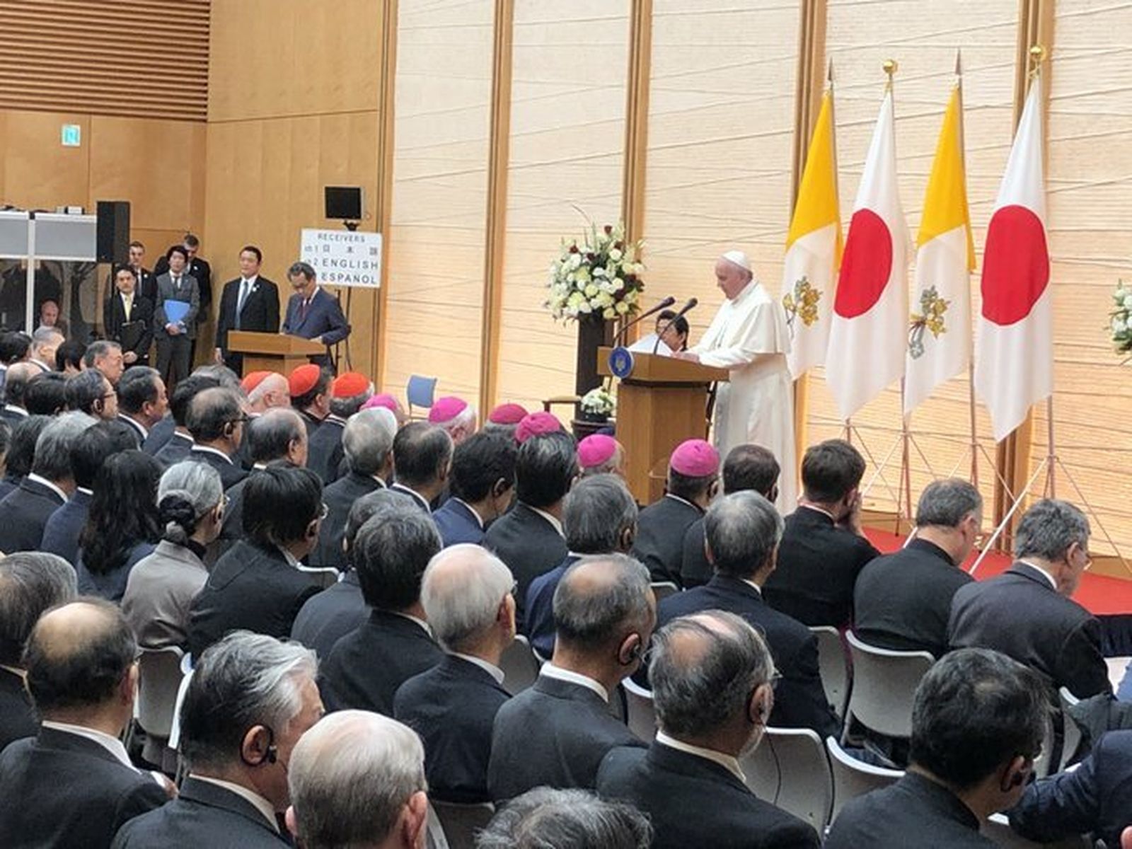 El Papa, ante las autoridades japonesas