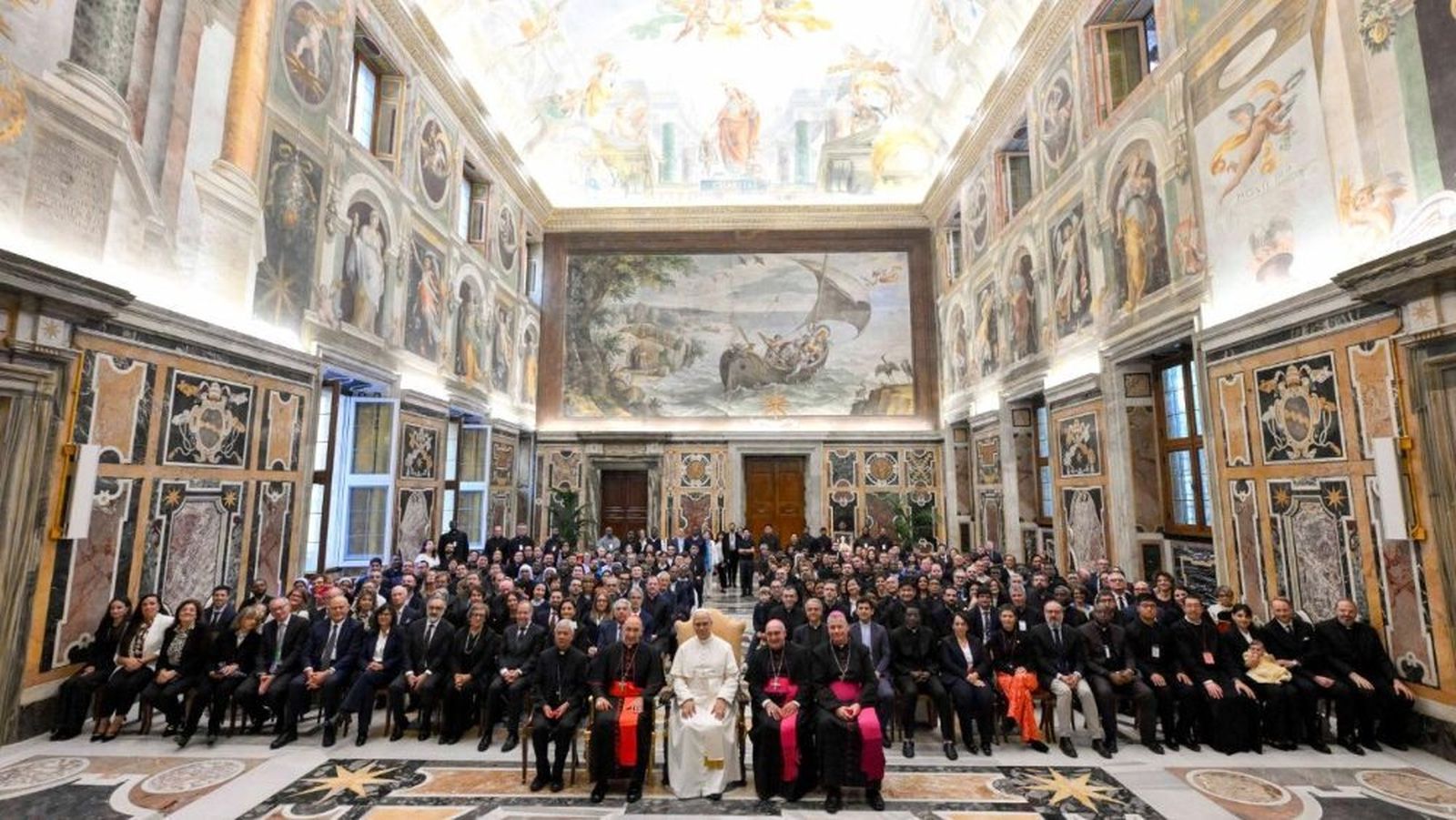 León XIV con miembros del Pontificio Instituto Teológico Juan Pablo II para las Ciencias del Matrimonio y de la Familia