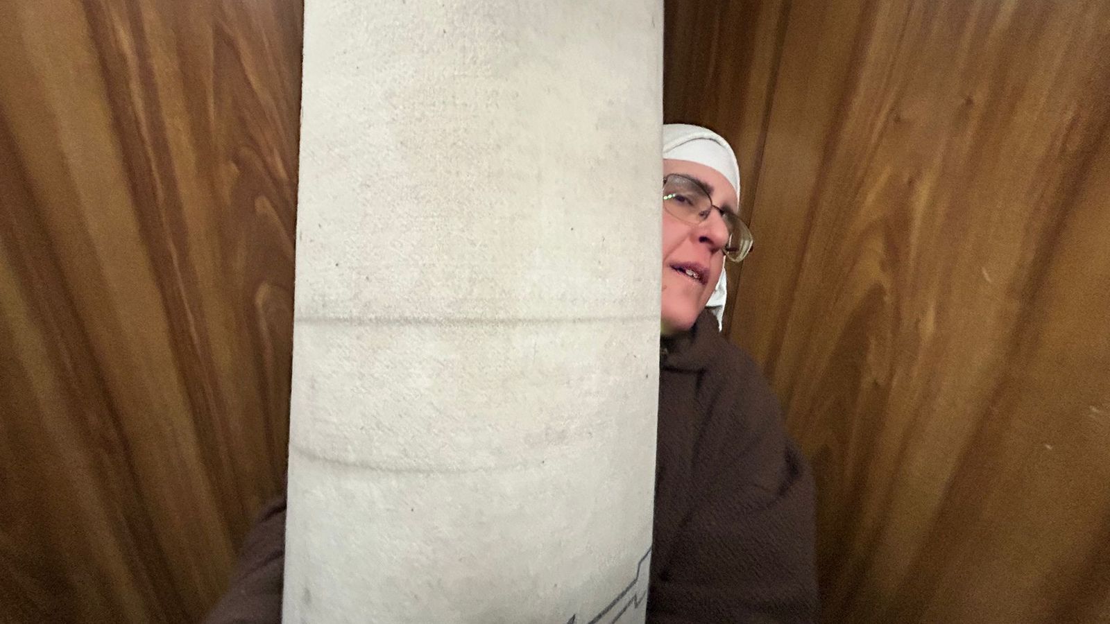 Una de las exclarisas, en plena mudanza