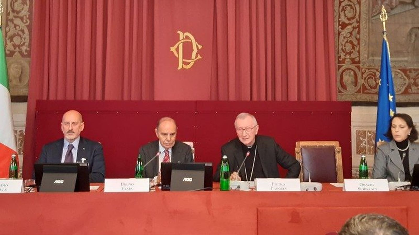 El cardenal Pietro Parolin en la presentación del Manifiesto Dignitas Curae