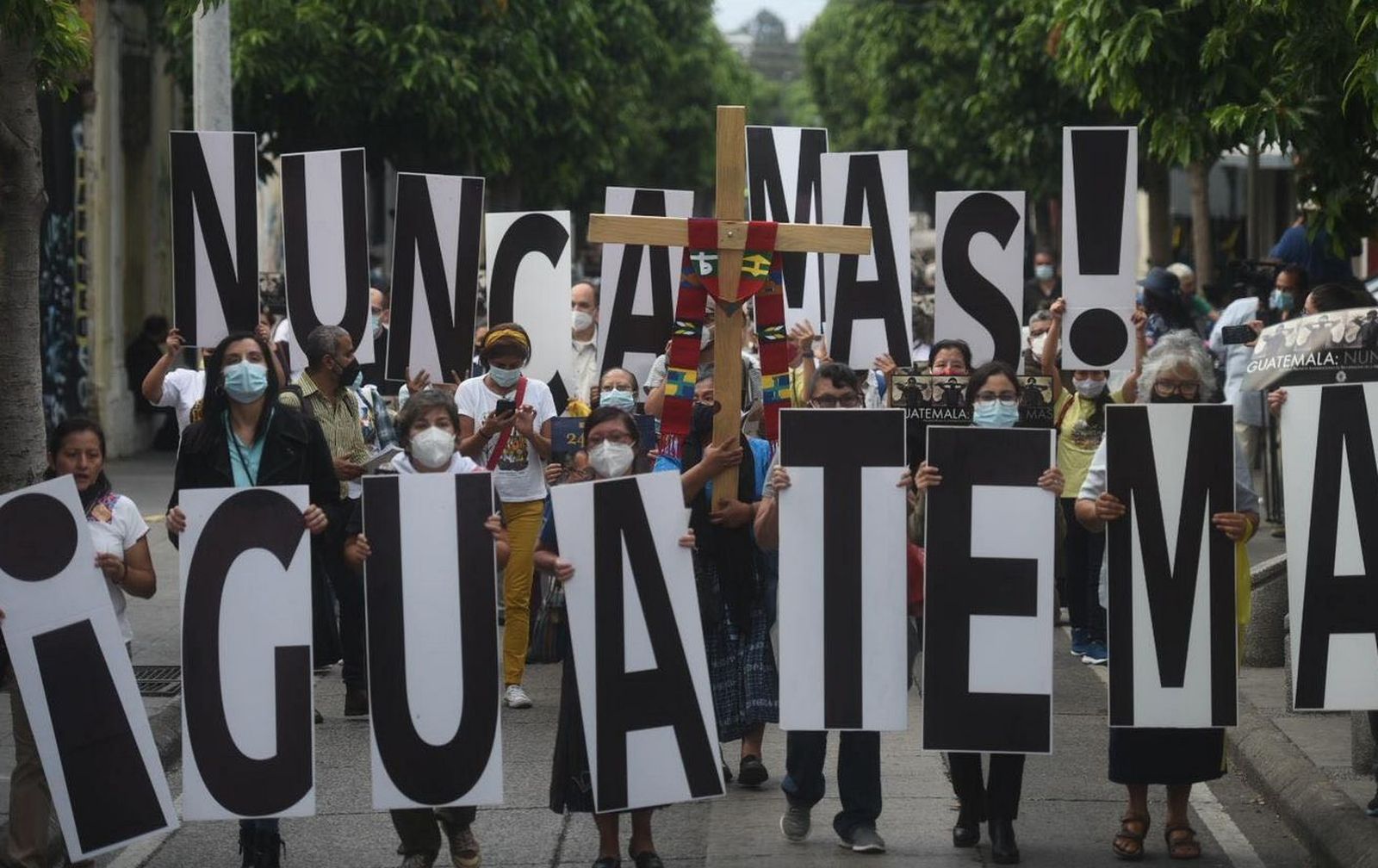 Guatemaltecos marchan en memoria del obispo Gerardi