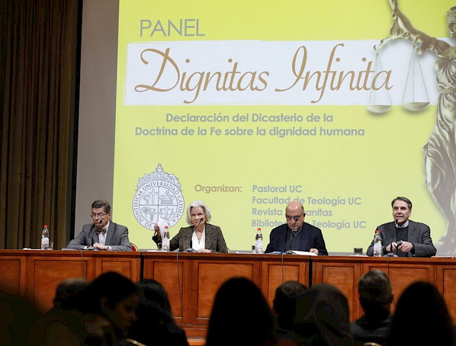 Panel sobre Dignitas Infinita en la Católica de Chile